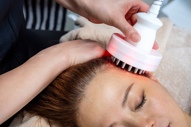 フェイシャル施術風景03